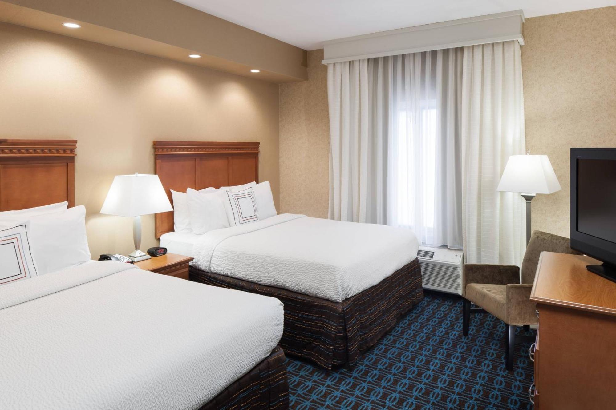 Fairfield Inn & Suites Jacksonville Butler Boulevard Exterior photo