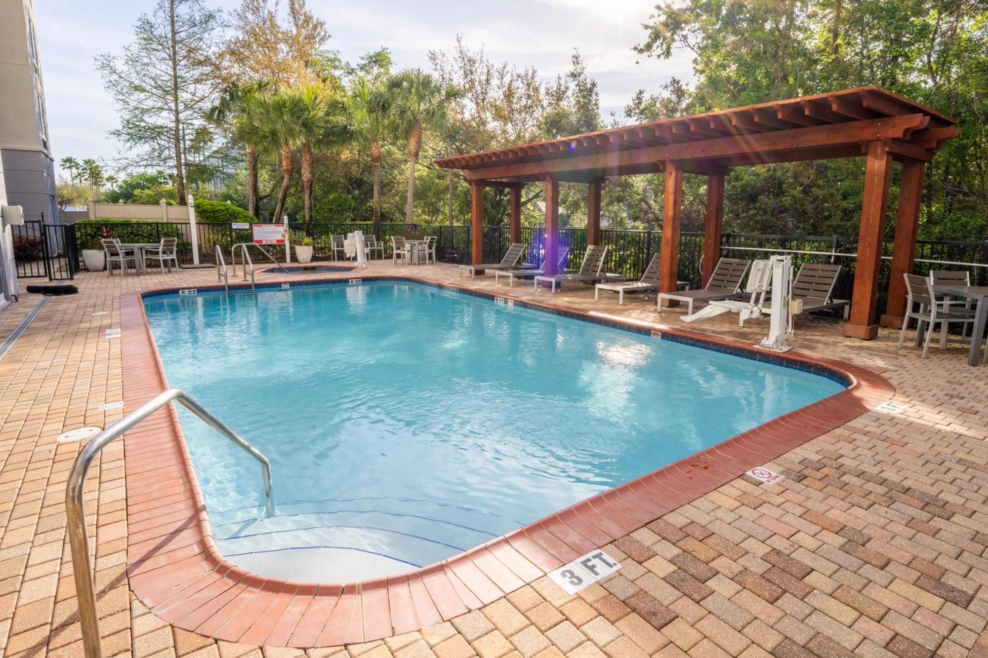 Fairfield Inn & Suites Jacksonville Butler Boulevard Exterior photo